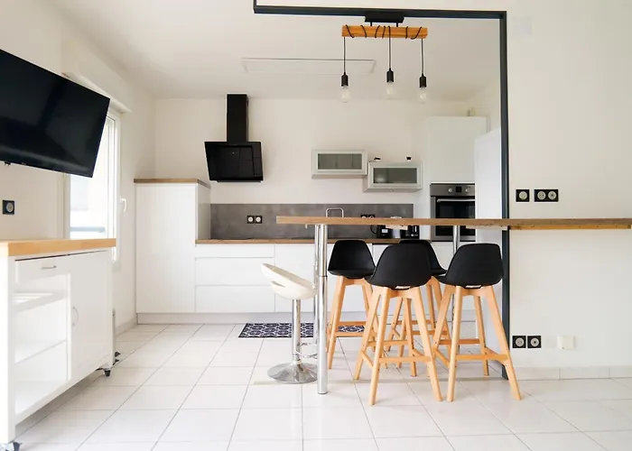 Avec Superbe Vue Sur Le Port De Plaisance Des Sables D'olonne - 4 Personnes *